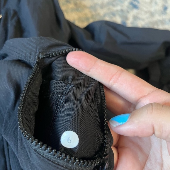 Lululemon black dance studio jacket size 6 - Picture 3 of 6